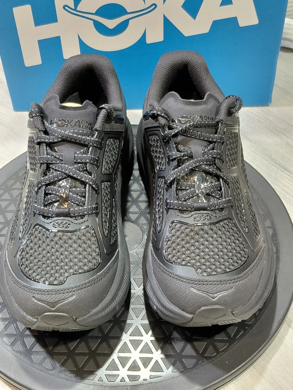NEW HOKA Womens Clifton One 9 Carbon Triple Black Running Shoes SIZE WOMENS 6.5